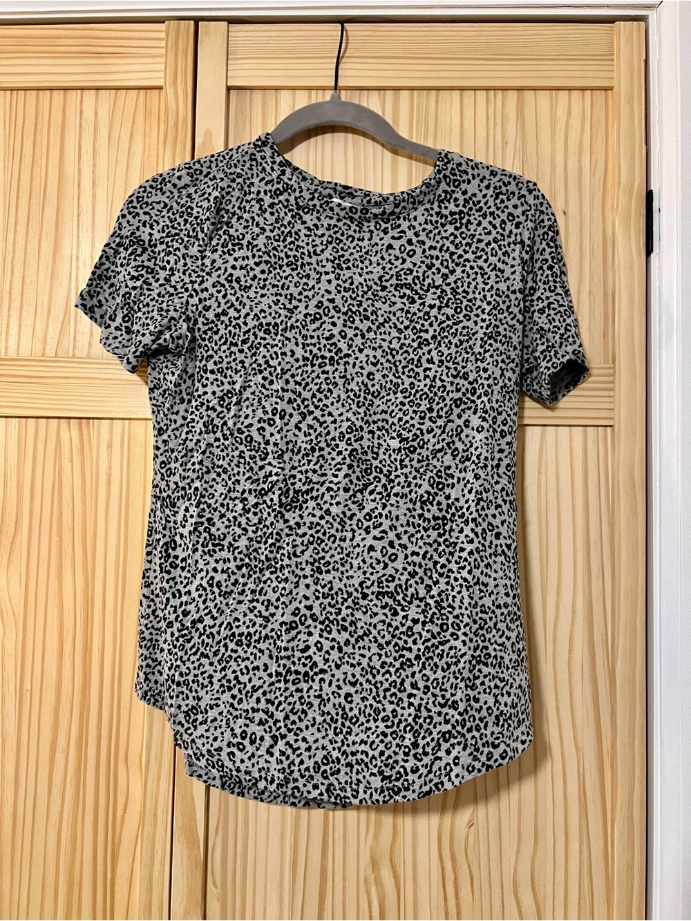 Old Navy Black and Grey Leopard-Print Short Sleeve Tee